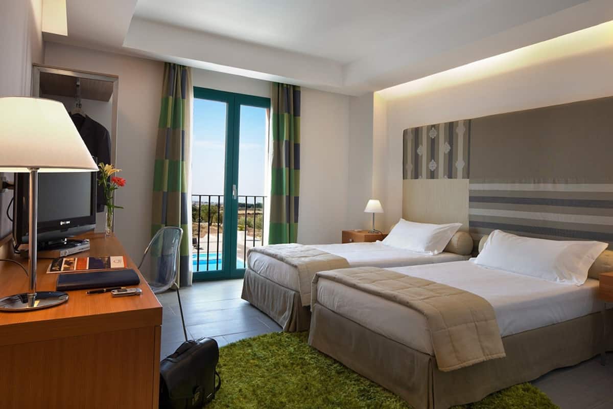 Klassieke kamer, 1 twee- of 2 eenpersoonsbedden | Een minibar, een kluis op de kamer, een bureau, verduisterende gordijnen