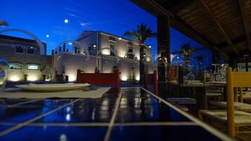 Petit déjeuner servi sur place