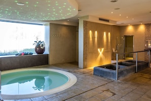 Couples treatment room(s), sauna, hot tub, Turkish bath/hammam