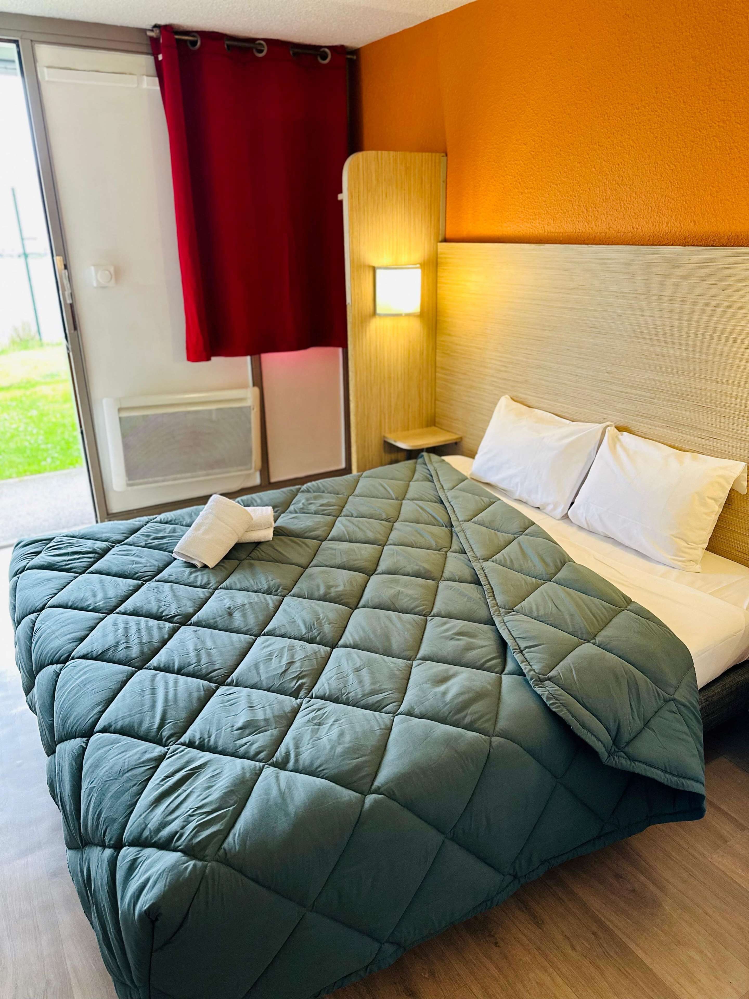 Desk, free WiFi, bed sheets