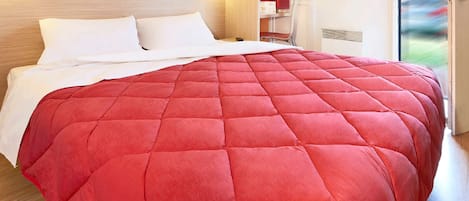 Standard-huone, 1 parisänky | Työpöytä, kannettavalle tietokoneelle sopiva työtila, pimennysverhot