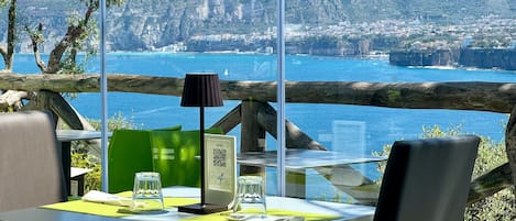 Breakfast, dinner served; Mediterranean cuisine, sea views