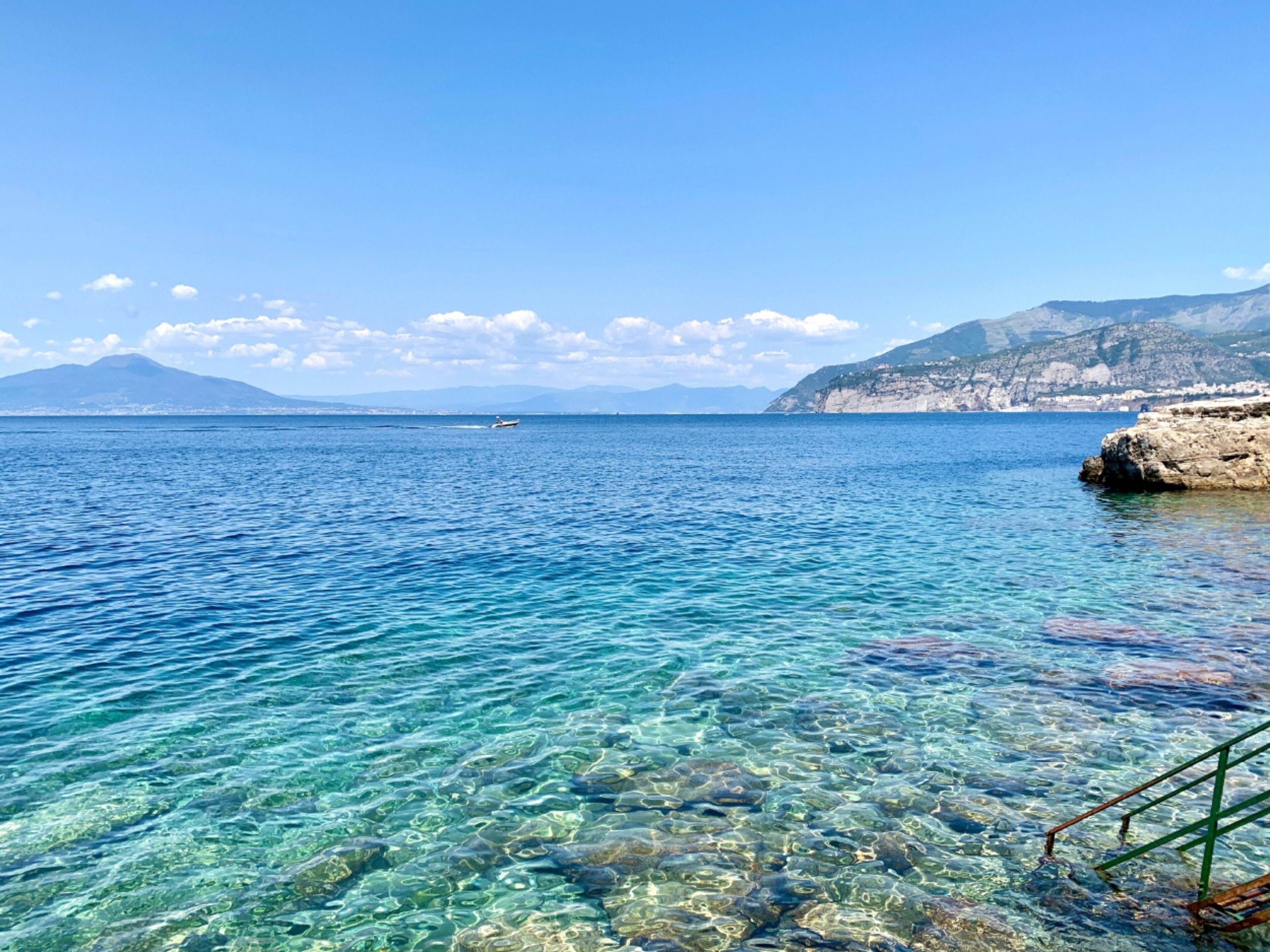 Plage privée, sable noir, plongée sous-marine, snorkeling
