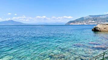 Plage privée, sable noir, plongée sous-marine, snorkeling