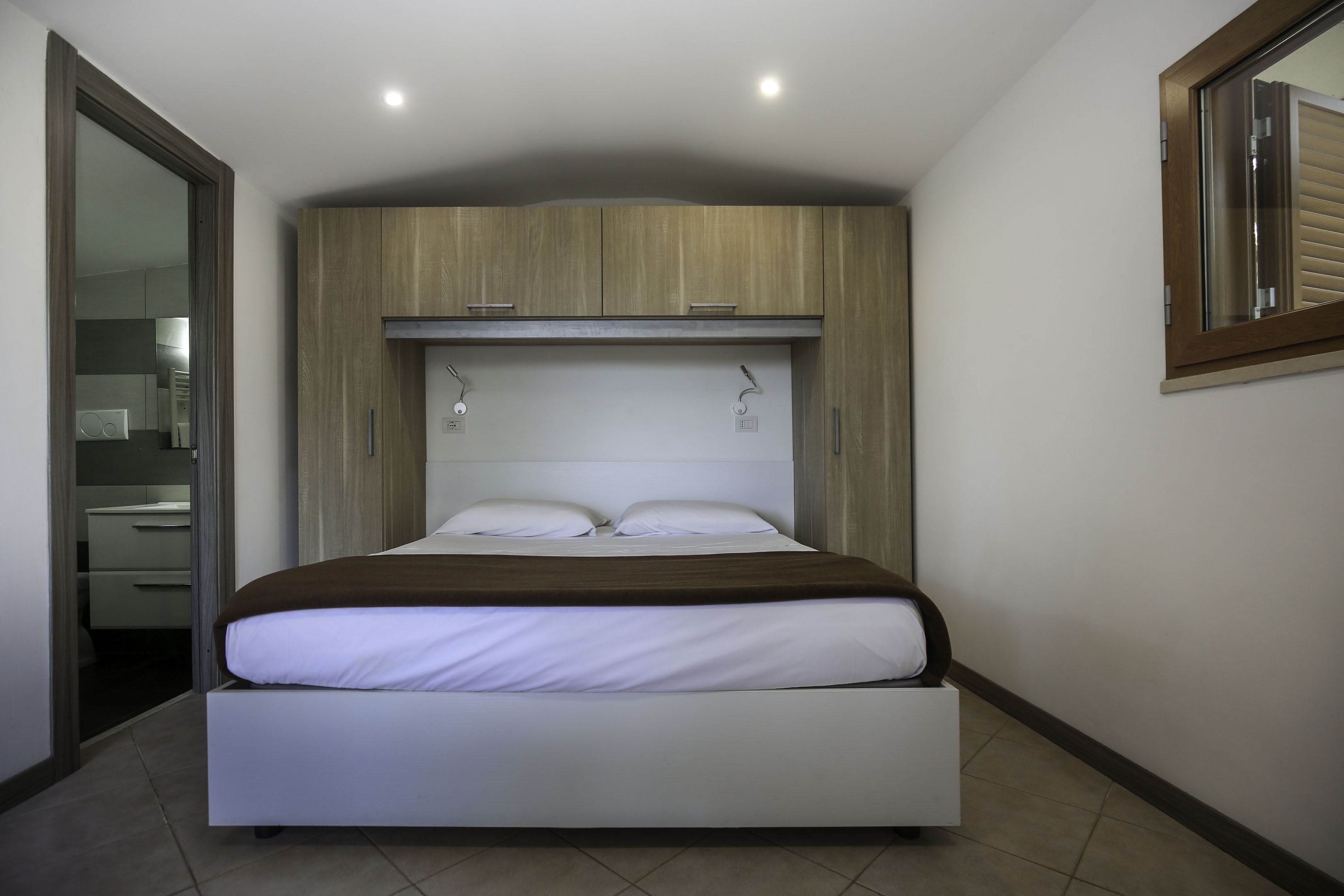 WiFi (free), bed sheets