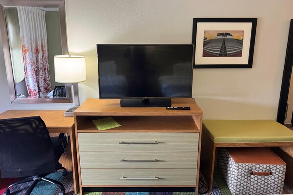 Premium bedding, desk, iron/ironing board, free WiFi - Gallus Stadium Park Inn, an Ascend Collection Hotel (Columbia)