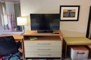 Premium bedding, desk, iron/ironing board, free WiFi - Gallus Stadium Park Inn, an Ascend Collection Hotel (Columbia)