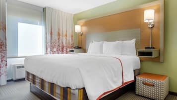 Sengetøy av topp kvalitet, skrivebord og strykejern/-brett