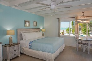 King Water View Efficiency | Individually decorated, individually furnished, iron/ironing board