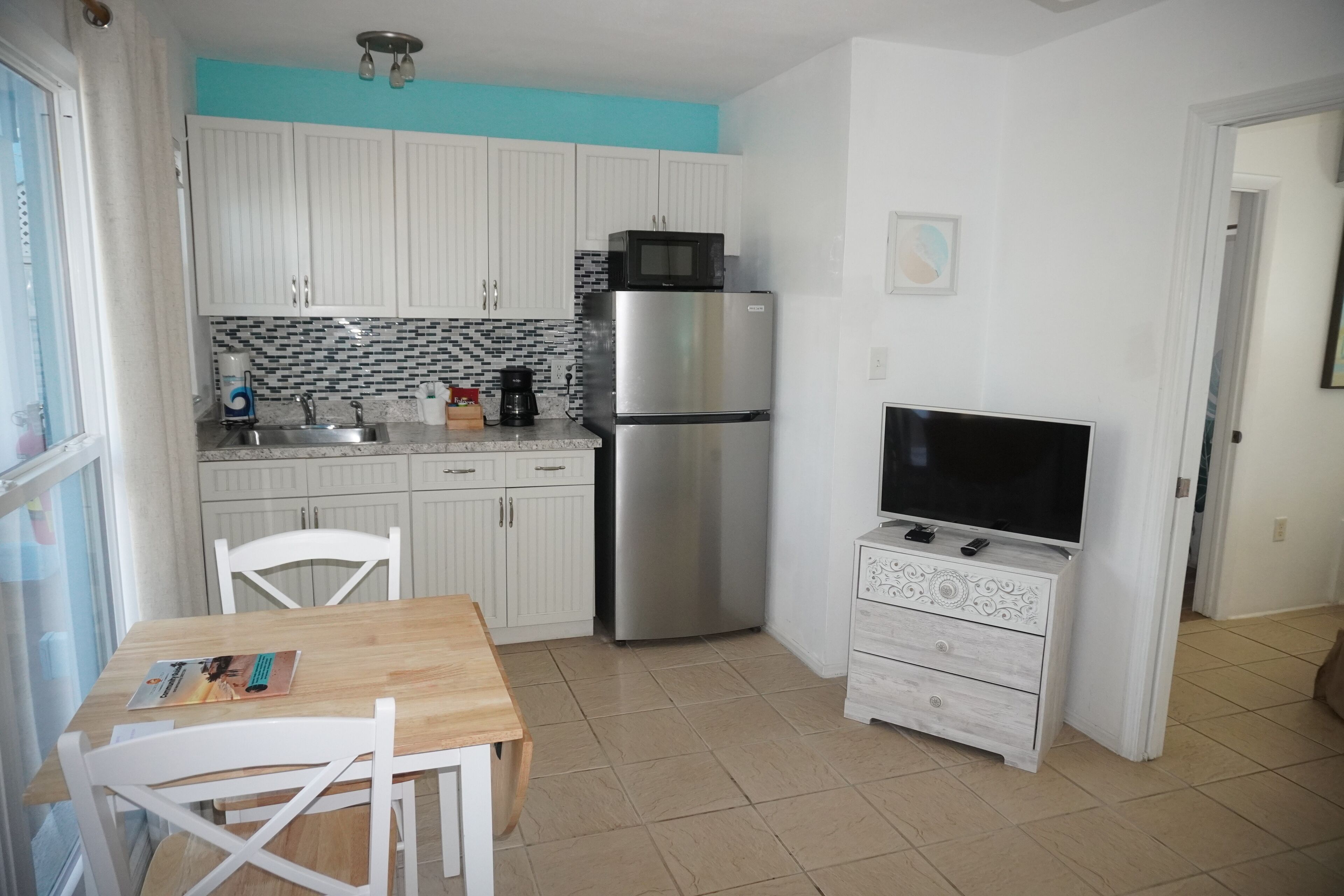 room | private kitchen | full-sized fridge, coffee/tea maker, cookware/dishes/utensils