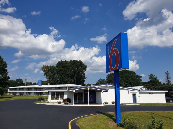 Exterior - Motel 6 Schenectady, NY (Schenectady)