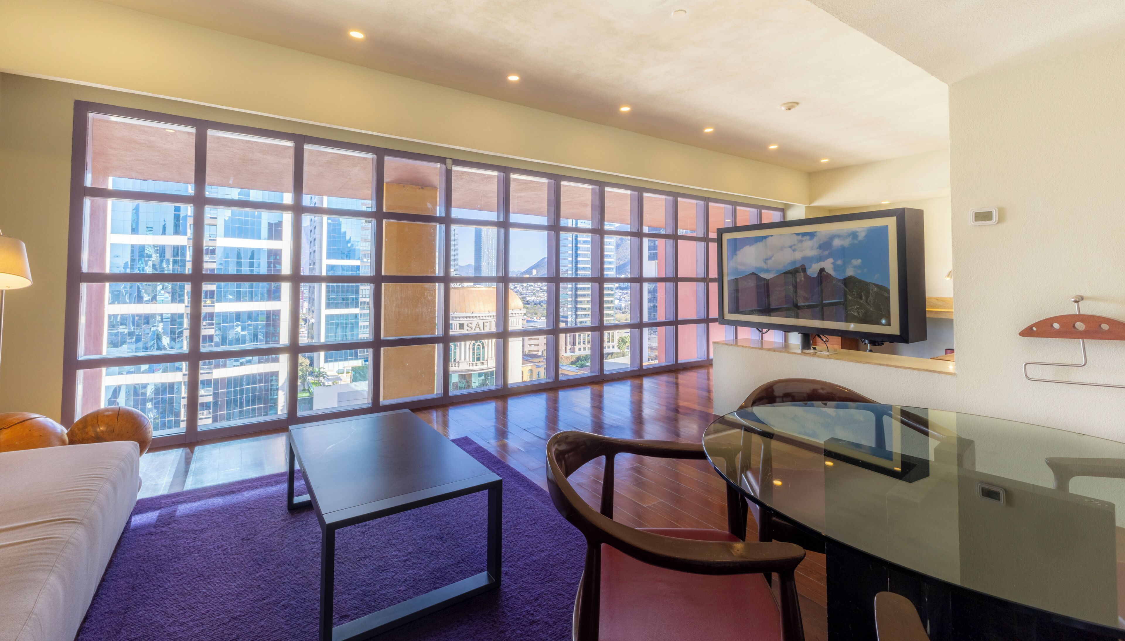 Junior Suite (Premium Level) | Living area | Flat-screen TV, streaming services