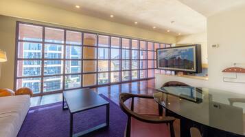 Junior Suite (Premium Level) | Living area | Flat-screen TV, streaming services