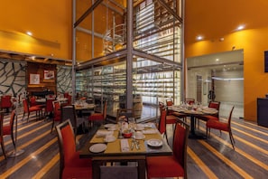 Breakfast, lunch and dinner served - Barceló Monterrey Valle (San Pedro Garza García)
