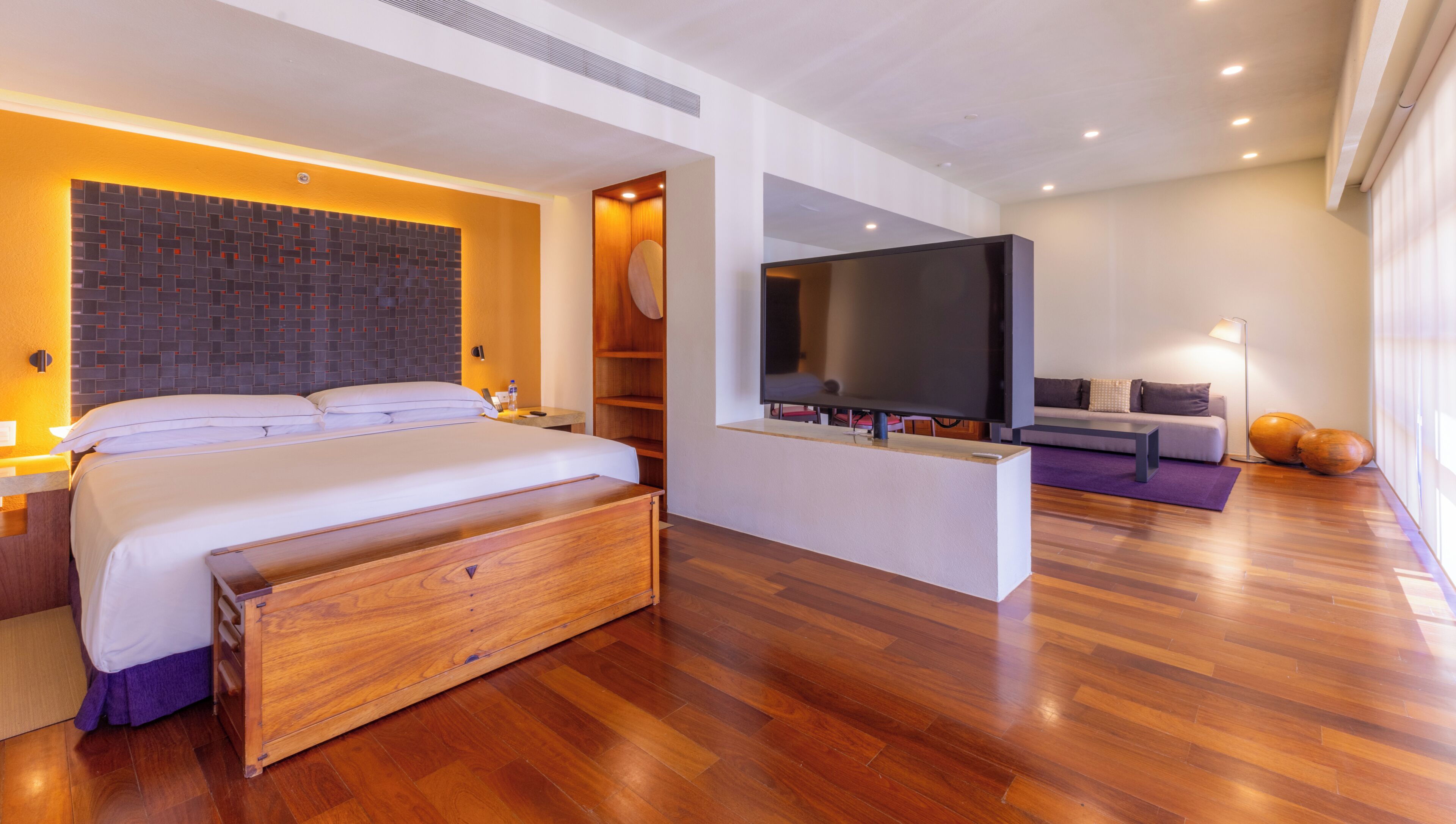Junior Suite (Premium Level) | Premium bedding, minibar, in-room safe, desk