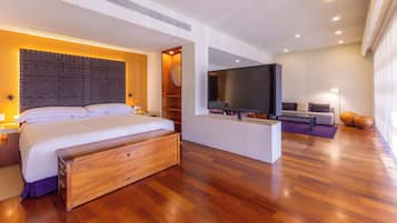 Suite junior (Premium Level) | Ropa de cama de alta calidad y minibar