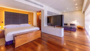 Junior Suite (Premium Level) | Premium bedding, minibar, in-room safe, desk