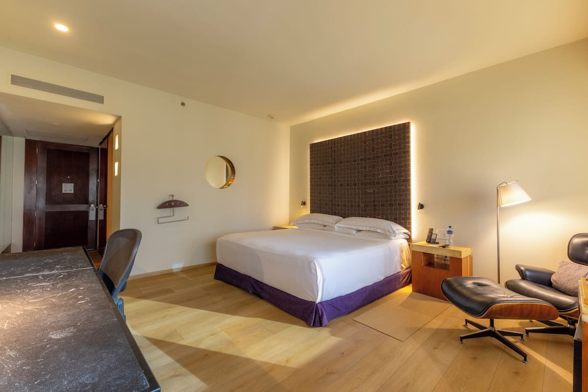 Premium bedding, minibar, in-room safe, desk