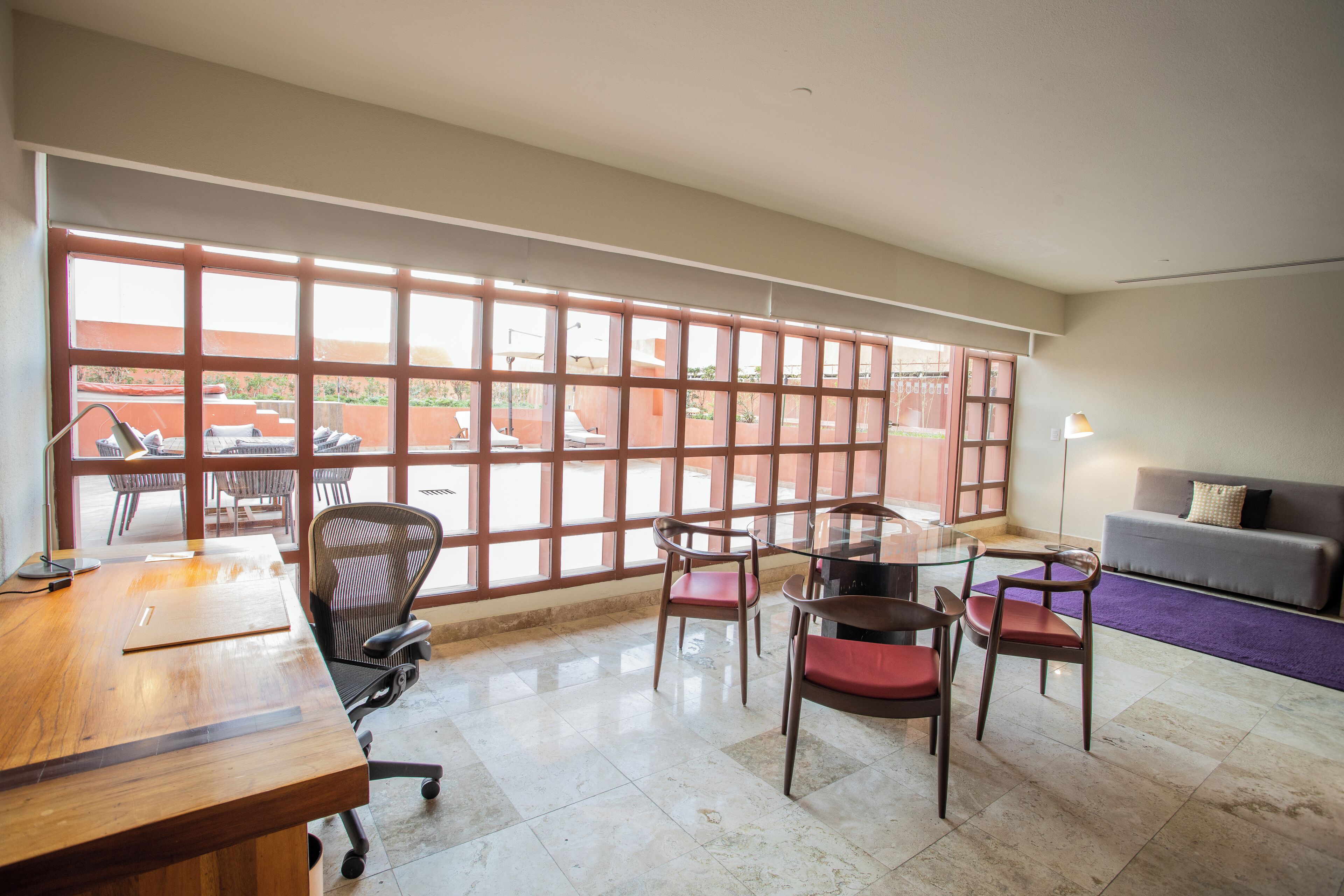 master suite | living area | flat-screen tv, streaming services