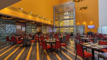 Breakfast, lunch, dinner served; Mediterranean cuisine