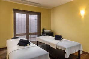 1 treatment room, massages