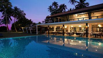 2 Restaurants, Frühstück, Mittagessen, Abendessen, internationale Küche