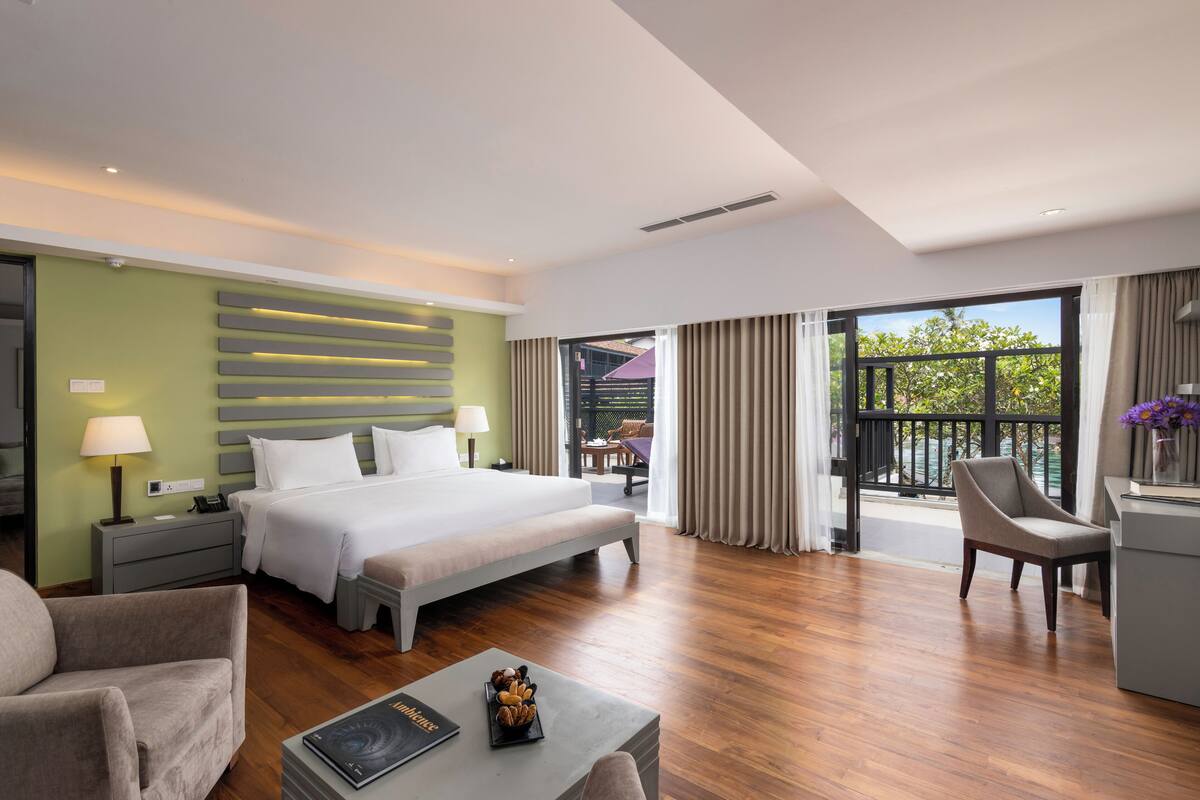 Thaala Suite | Minibar, in-room safe, desk, laptop workspace