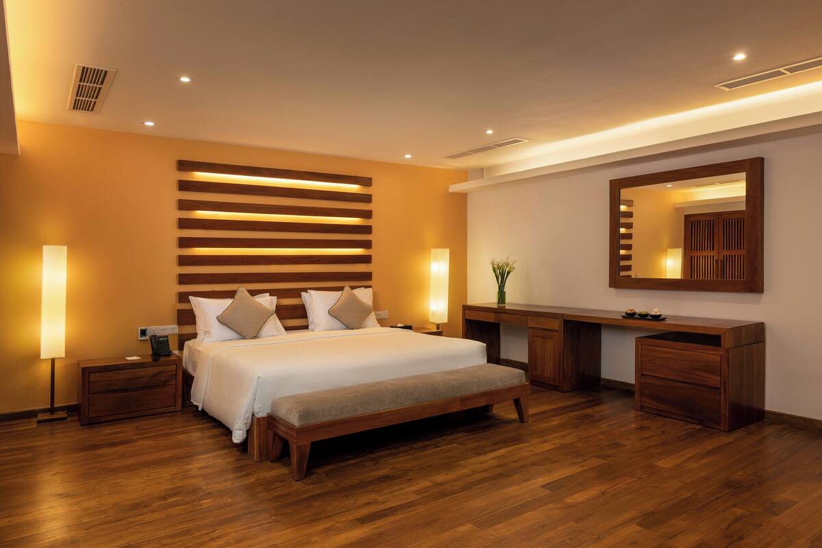 Bawa Suite | Minibar, in-room safe, desk, laptop workspace