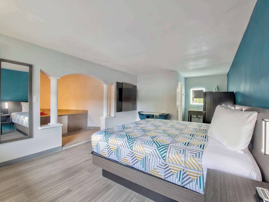 Desk, blackout drapes, free WiFi, bed sheets