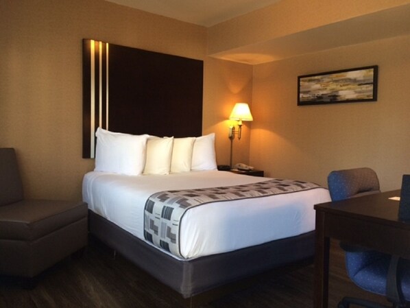 Petit Exterior Queen Non-Smoking