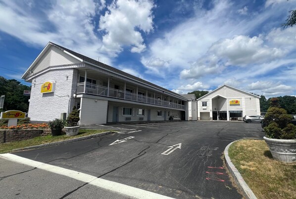 Exterior - Super 8 by Wyndham Albany (Albany)