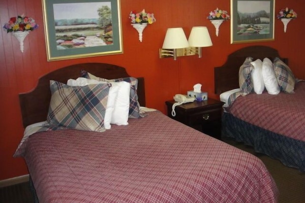 Iron/ironing board, free WiFi, bed sheets