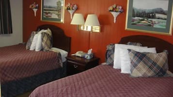 Standardzimmer, 1 King-Bett, Kühlschrank und Mikrowelle | Bügeleisen/Bügelbrett, kostenloses WLAN, Bettwäsche