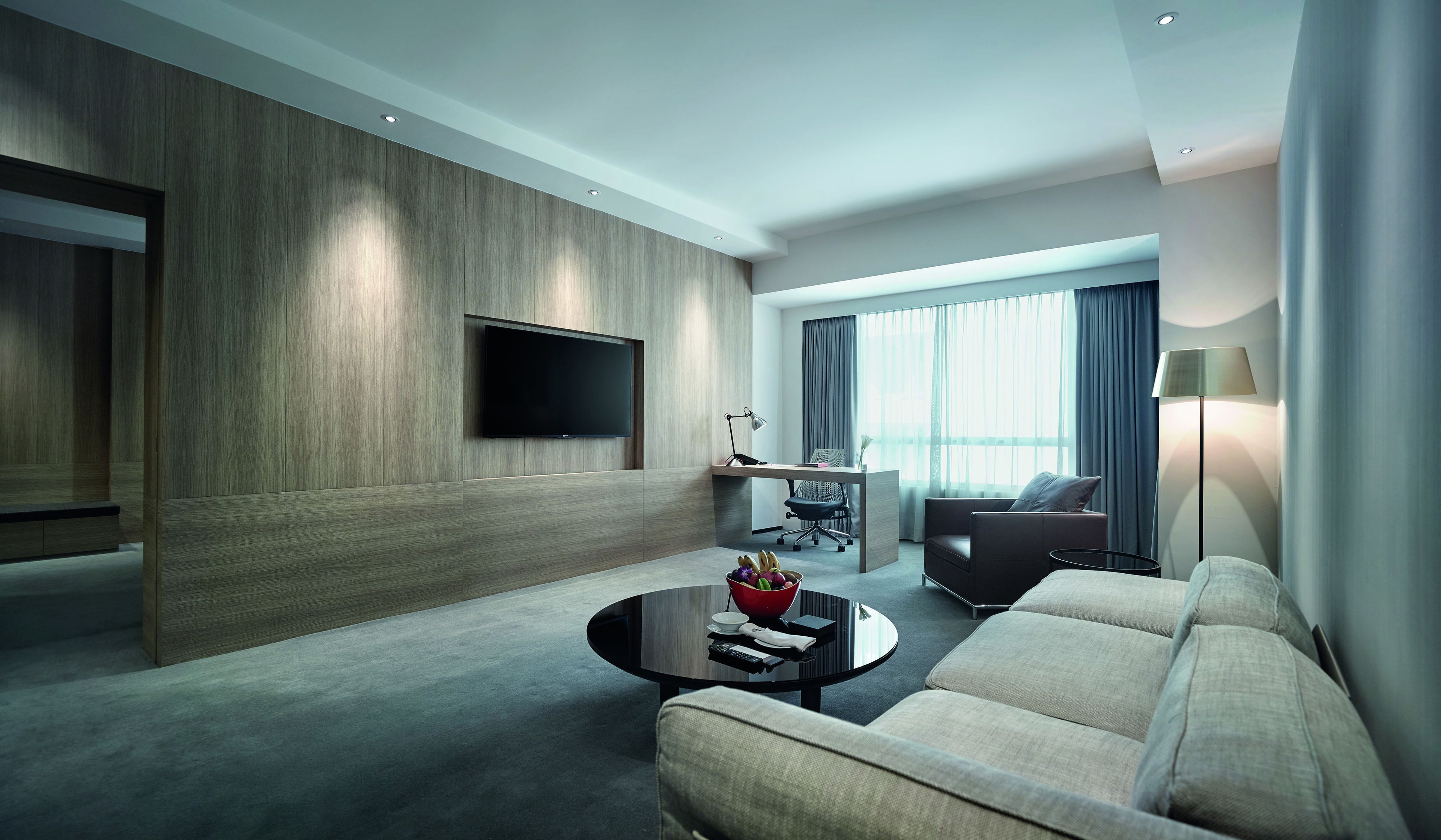 executive suite, 1 king bed | premium bedding, free minibar, in-room safe, desk