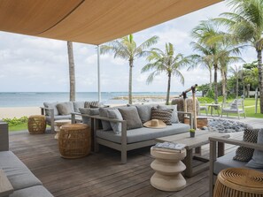 2 nhà hàng, phục vụ bữa sáng, bữa trưa, bữa tối, món Á 