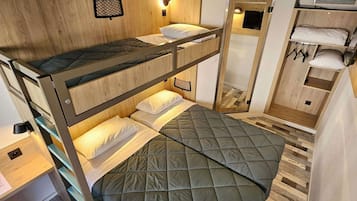 Standard Room, 3 Single Beds | In-room safe, desk, soundproofing, free cots/infant beds