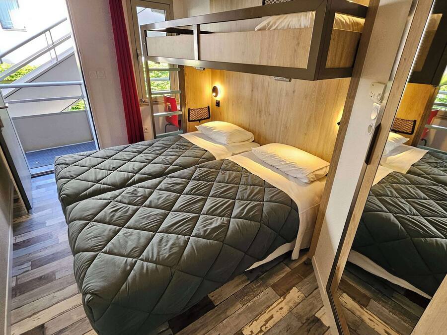 Habitación estándar, 3 camas individuales | Caja de seguridad en la habitación, escritorio y insonorización