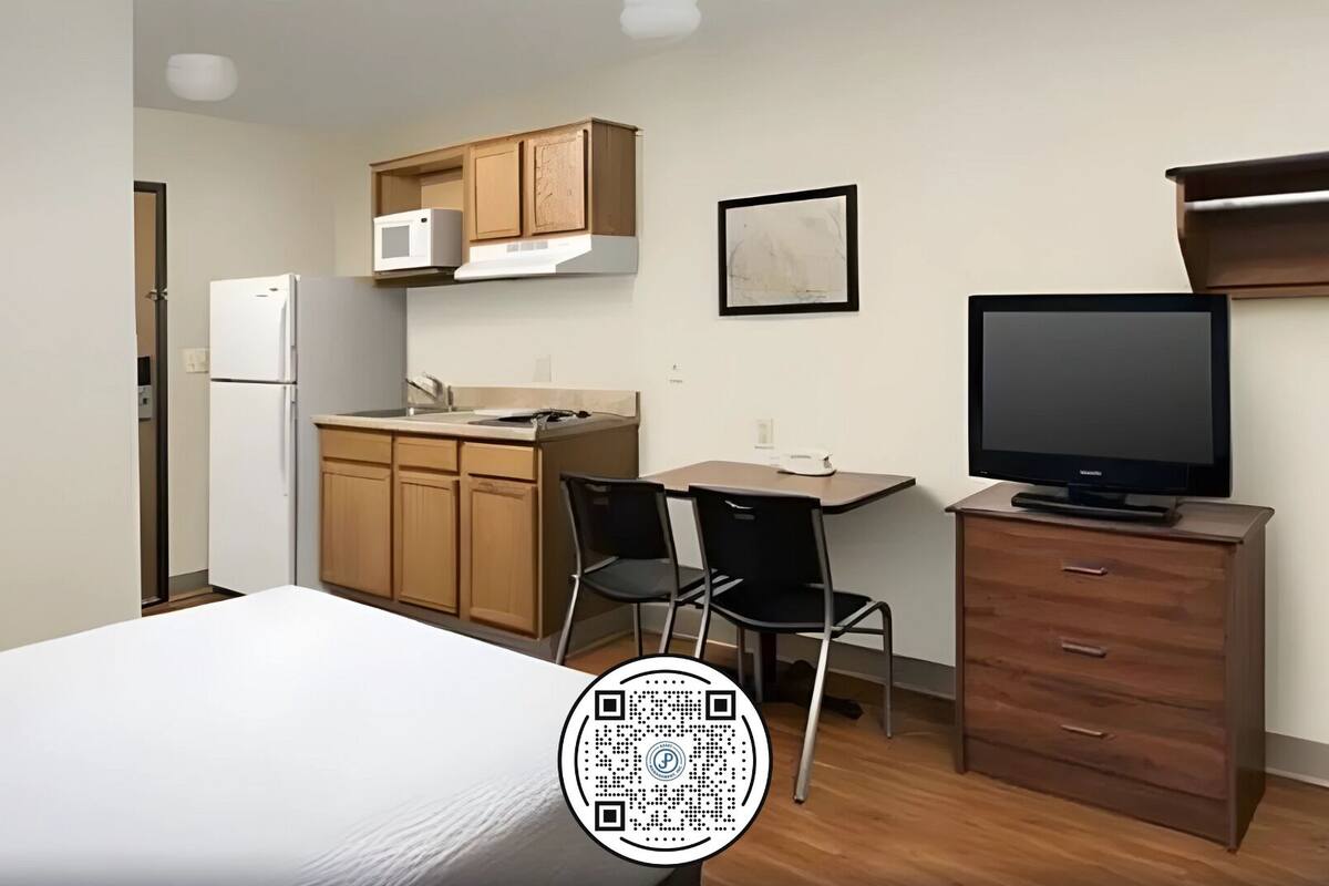 desk, laptop workspace, iron/ironing board, free wifi