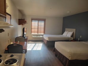 Desk, laptop workspace, iron/ironing board, free WiFi - WoodSpring Suites Amarillo East I-40 (Amarillo)