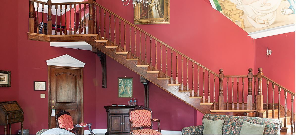 executive suite, 1 king bed with sofa bed | living area | flat-screen tv