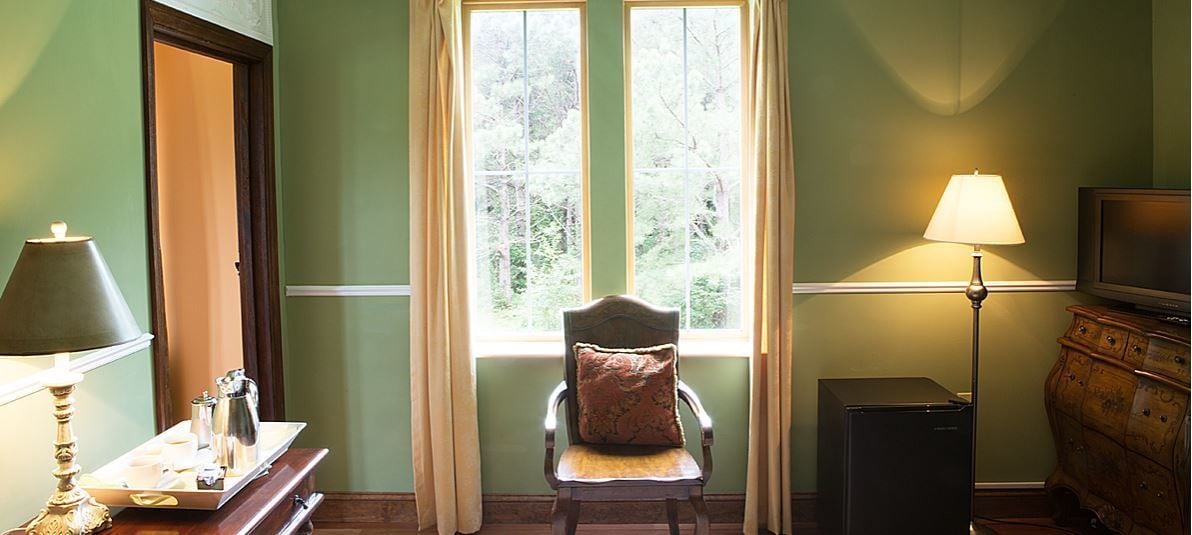 executive suite, 1 bedroom | living area | flat-screen tv