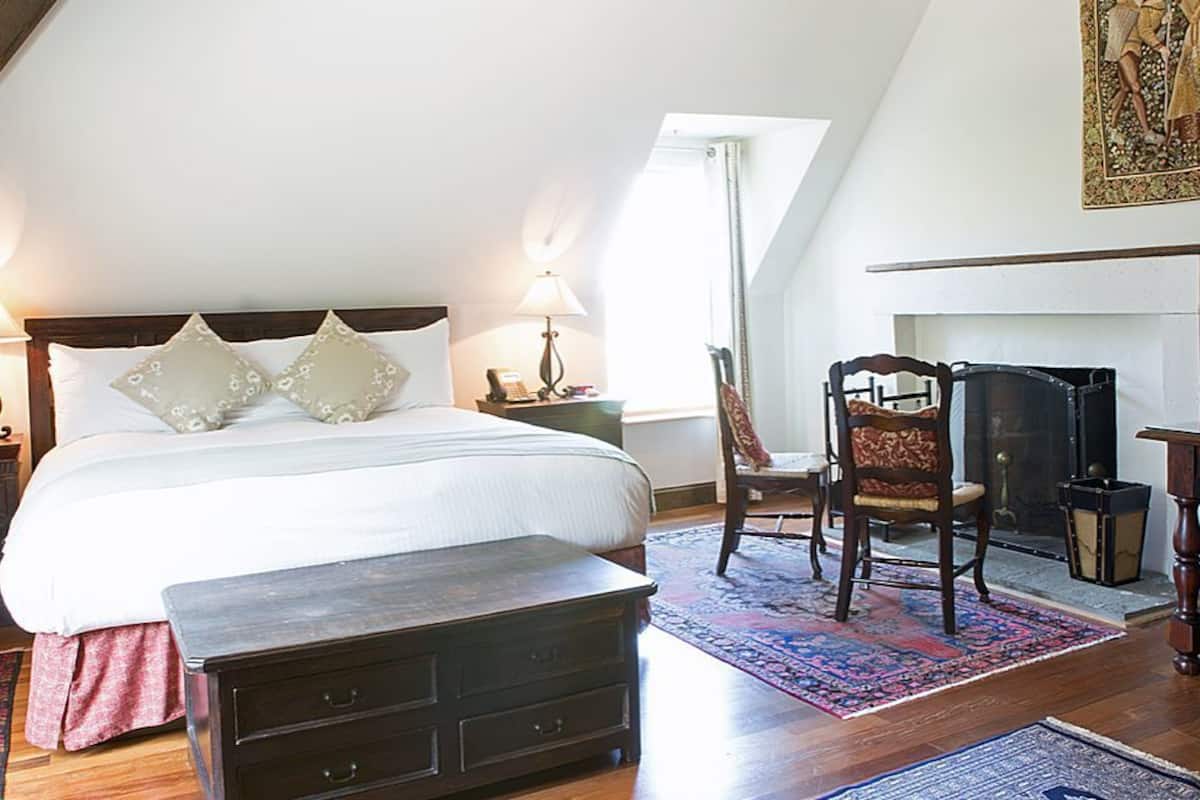 Egyptian cotton sheets, premium bedding, down duvets, pillow-top beds