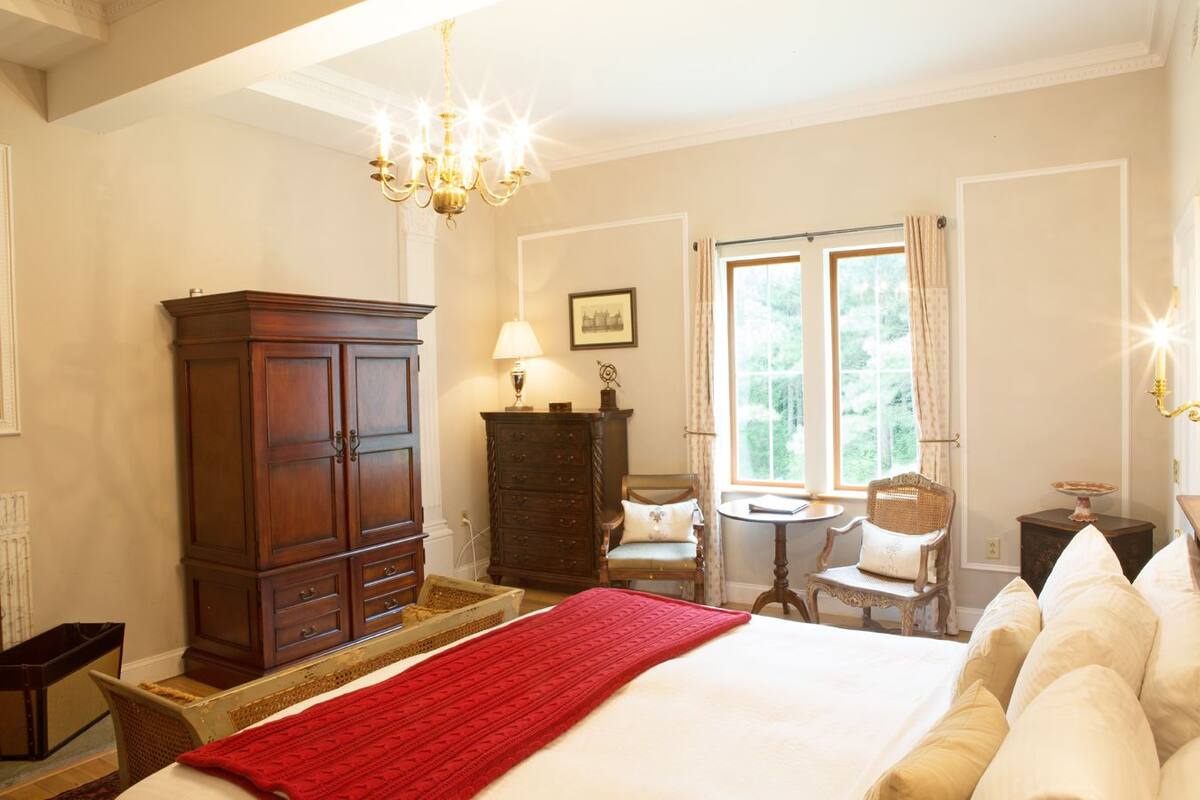 Egyptian cotton sheets, premium bedding, down duvets, pillow-top beds