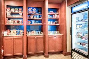 Snack bar - Hampton Inn Montgomery-South-Airport (Montgomery)