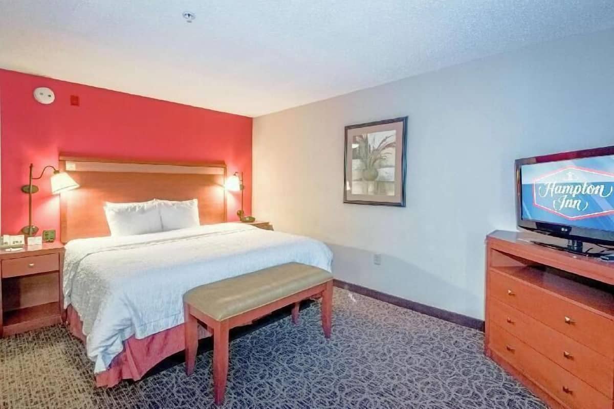In-room safe, desk, iron/ironing board, free WiFi
