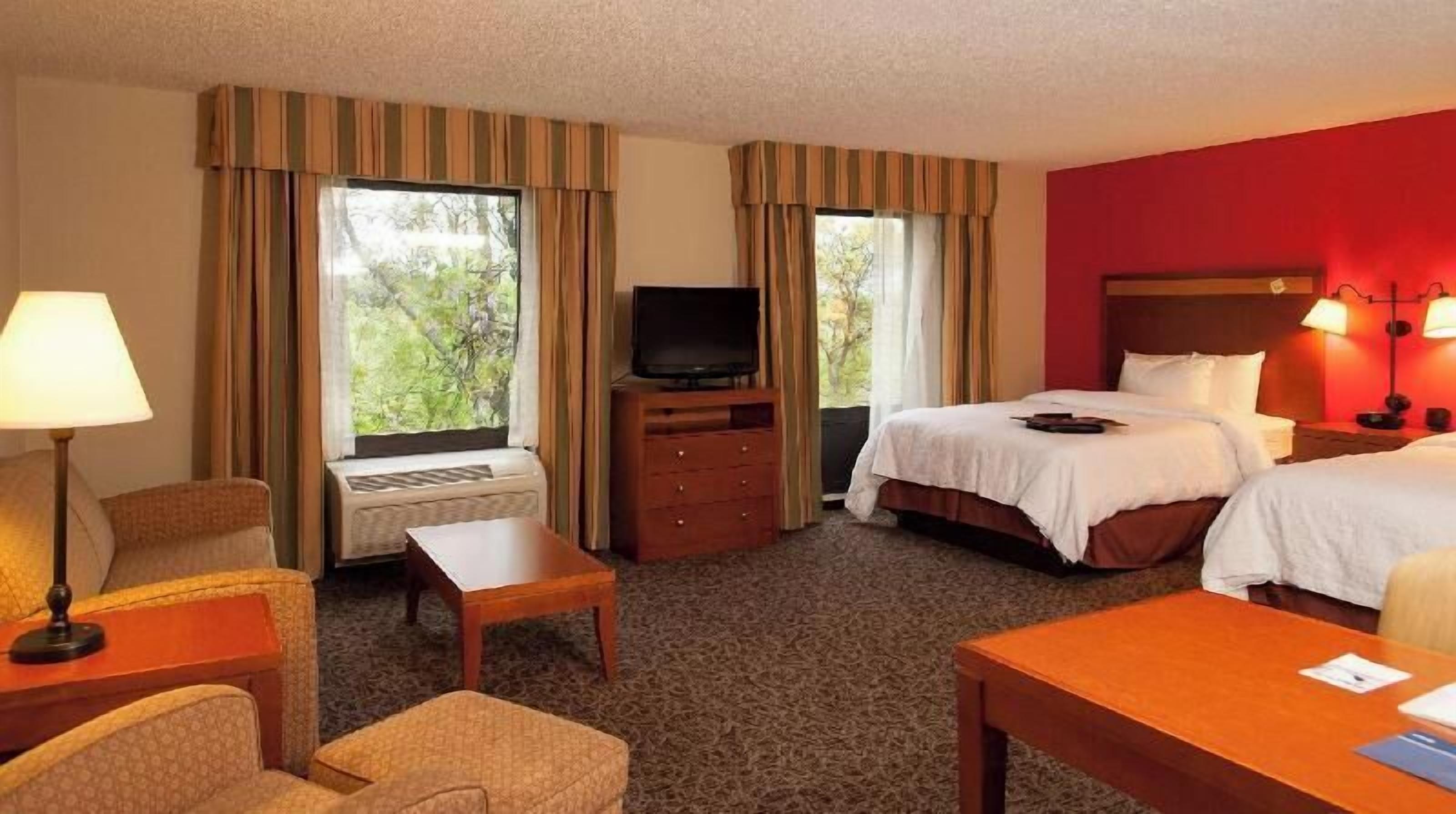 In-room safe, desk, iron/ironing board, free WiFi