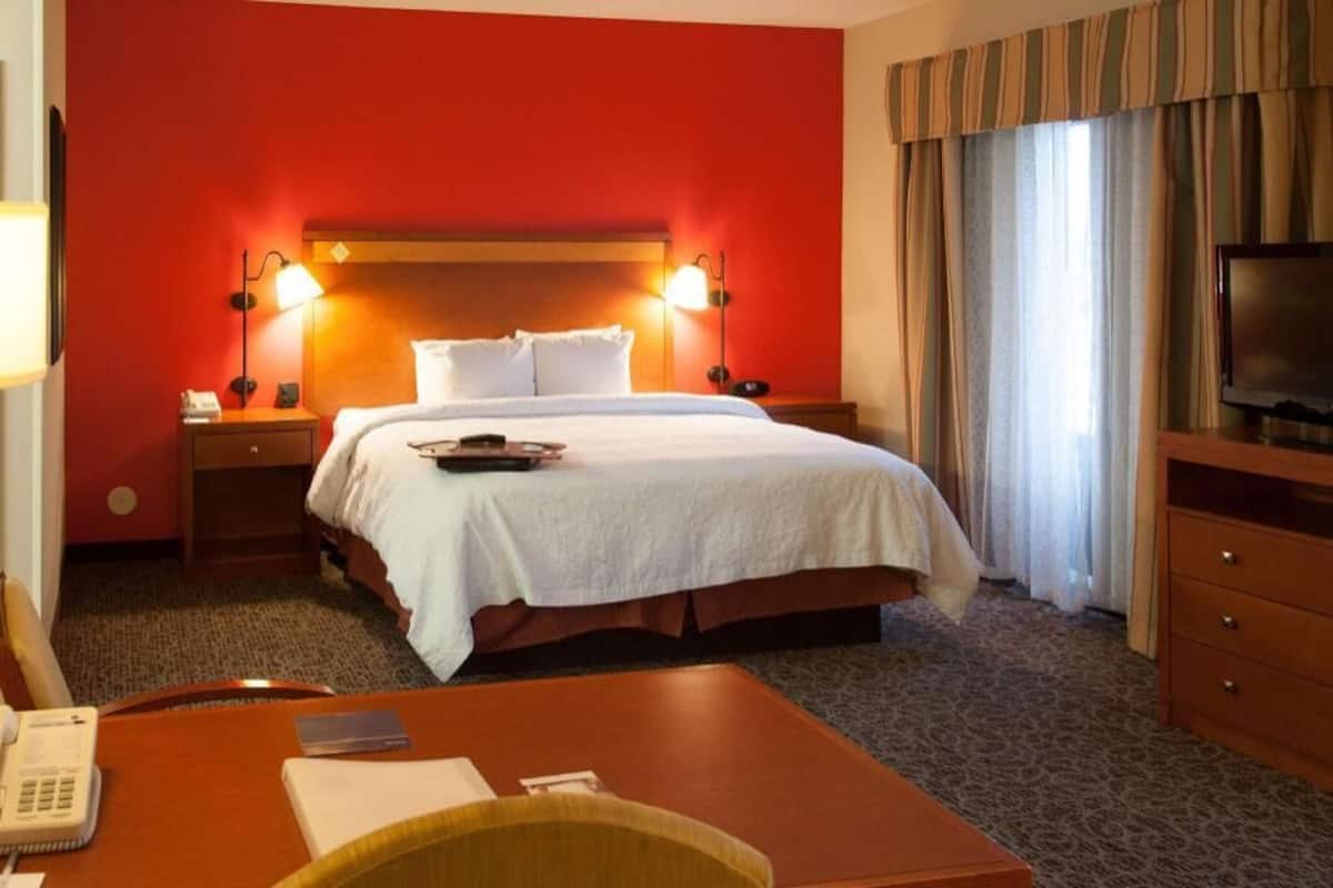 In-room safe, desk, iron/ironing board, free WiFi