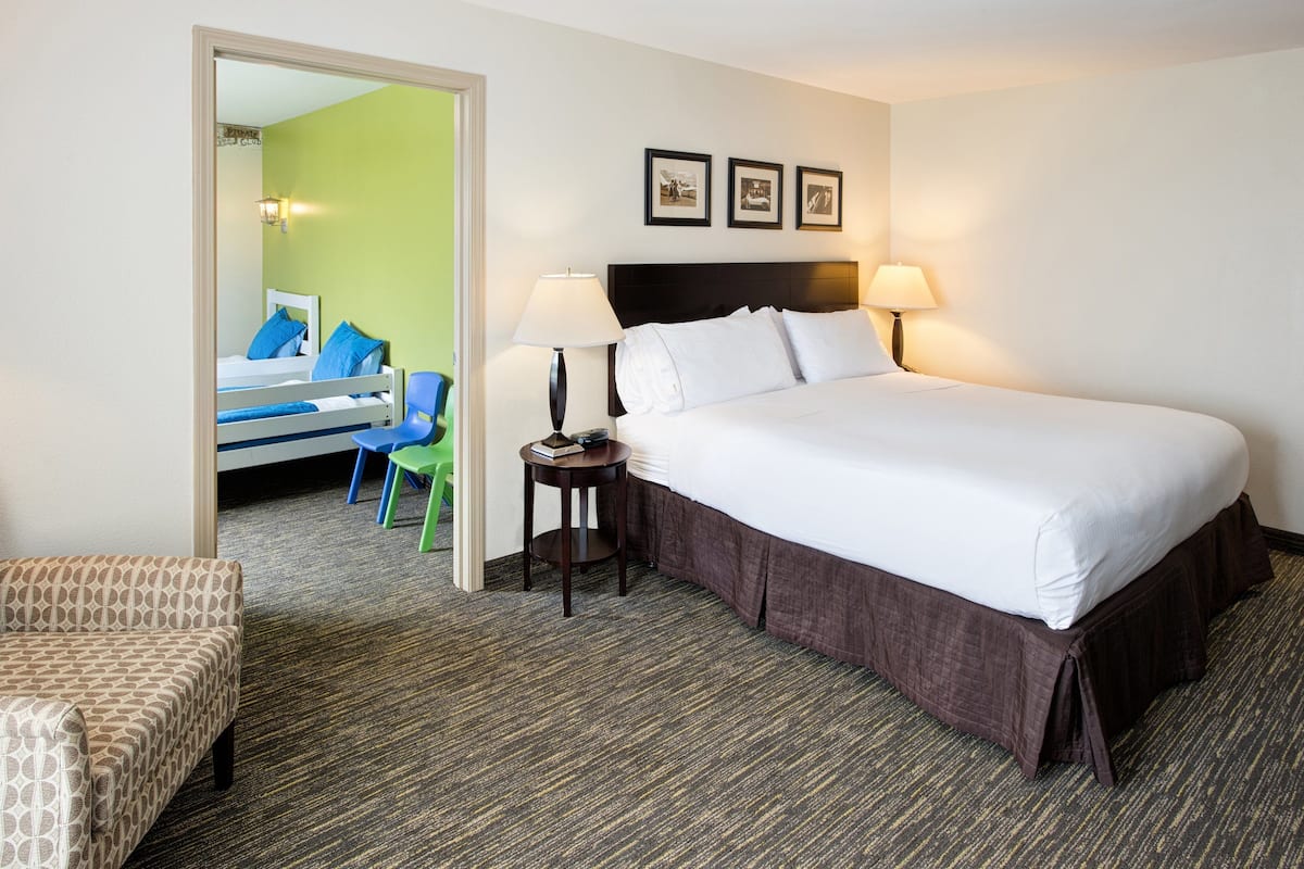 Suite, 2 Bedrooms | Cadar kapas Mesir, peralatan tempat tidur premium, katil Tempur-Pedic