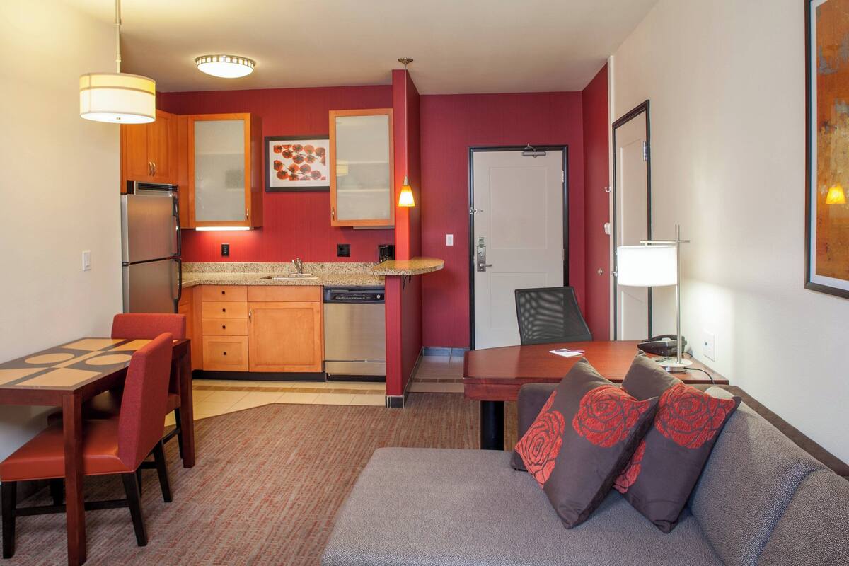 Suite, 2 Bedrooms | 1 bedroom, premium bedding, in-room safe, laptop workspace