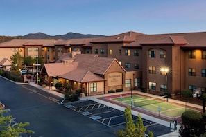 A hotel with multiple buildings, a tennis court, and a parking lot. - Residence Inn by Marriott Prescott (Prescott)